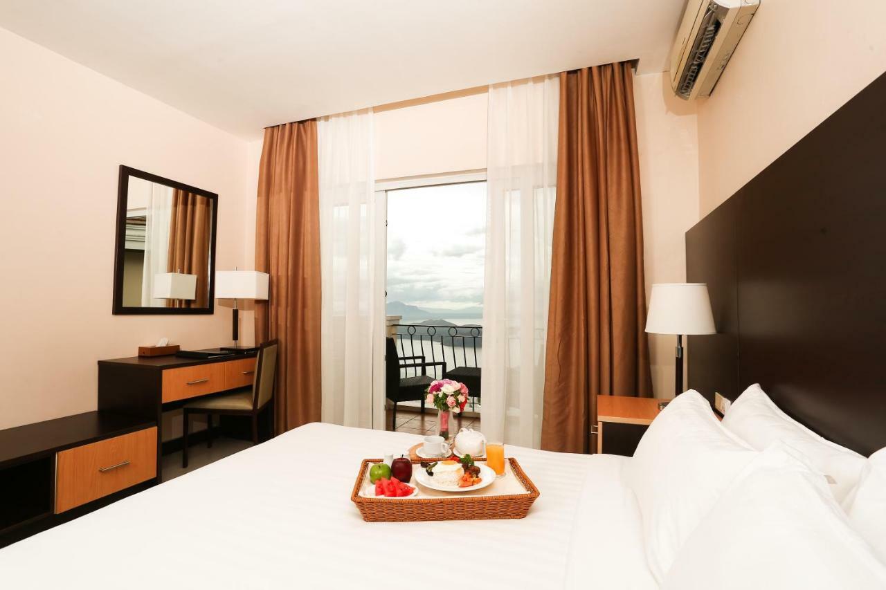 Hotel The Tagaytay Tagaytay City